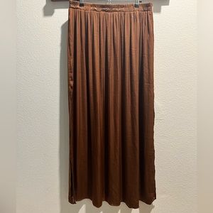 Silky brown skirt with side slits (2X)